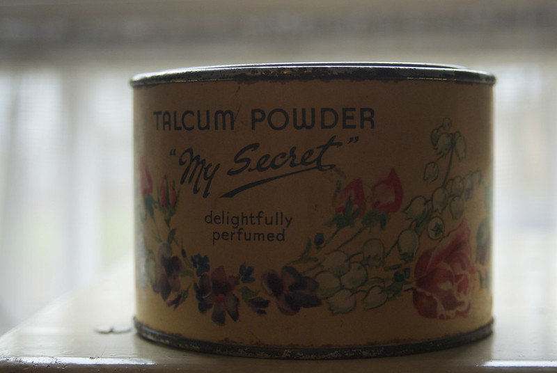 vintage-talcum-powder