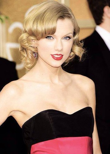 taylor-swift-and-71st-annual-golden-globe-awards-gallery