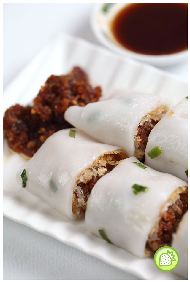 Steamed Cheong Fan with duck meat