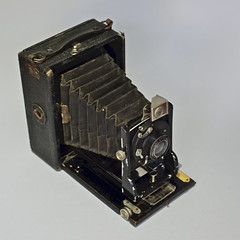 15—French folding 9x12 plate camera with Rectiligne Extra-Rapide f8 in The Newest Co shutter