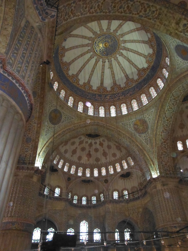 Interior de la Mezquita Azul, en Sultanahmet, Estambul.
