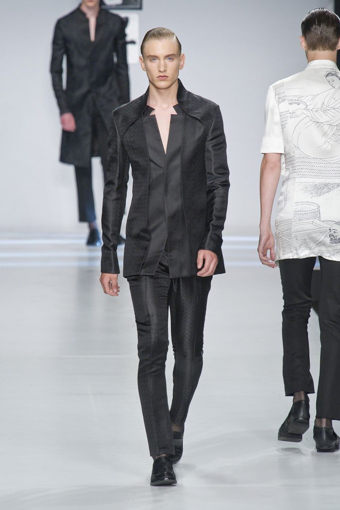 Jeroen Smits3030_SS14 Milan Ji Wenbo(fashionising.com)