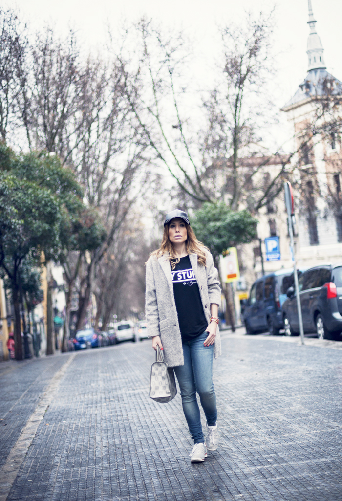 street style my stuff a bicyclette tshirt fashion blogger outfit plaza cascorro madrid