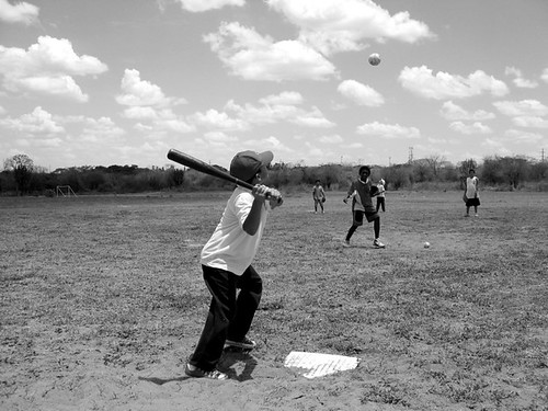 kids-playing-baseball