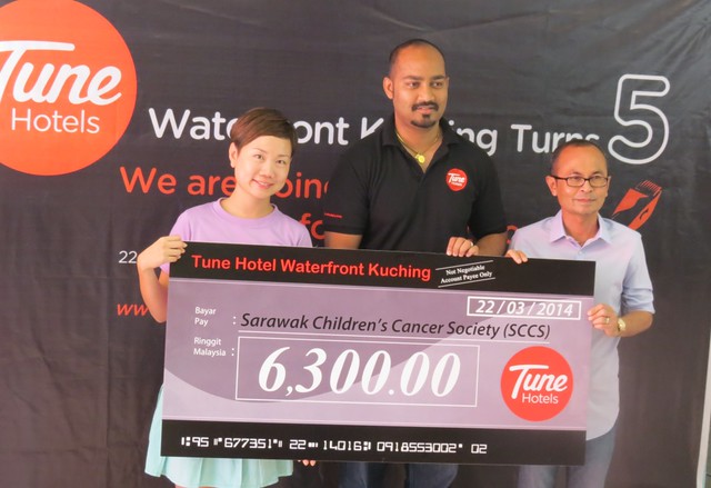 Tune Hotel Waterfront Kuching Goes Bald For 5Th Anniversary