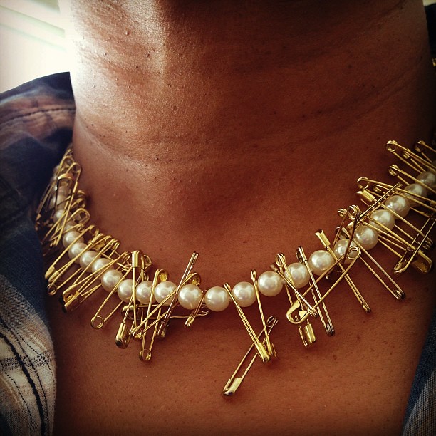 DIY Pearl & Safety Pin Necklace. Tom Binns inspired. #pearls #DIY #necklace #punk #TomBinns #safetypins #HonestlyWTF