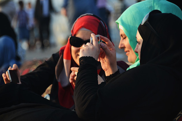 Mujeres en Turquía con Smartphones