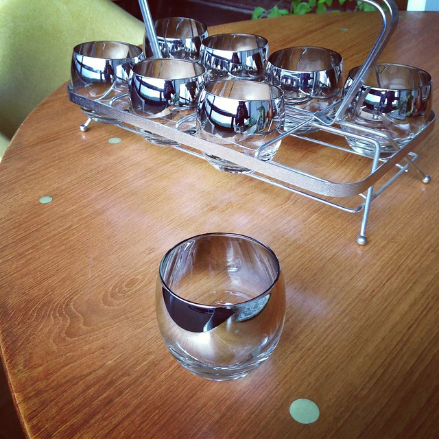 Dorothy Thorpe Style Cocktail Glasses And Carrier