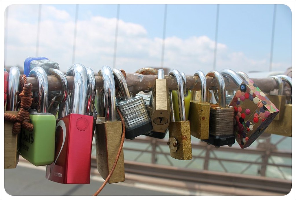 brooklyn bridge new york love padlocks