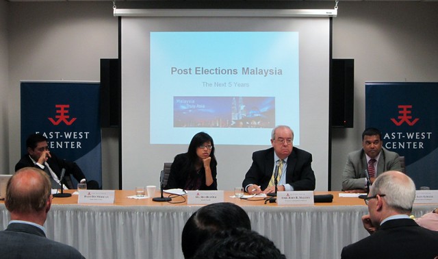 Pictured left to right: Dato Din Merican, Ms. Hui Hui Ooi, Amb. John Mallot, and Dr. Satu Limaye.