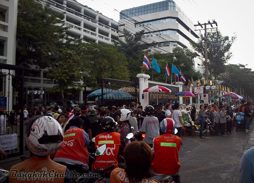 Anti-gov protesters occupied Finance Ministry