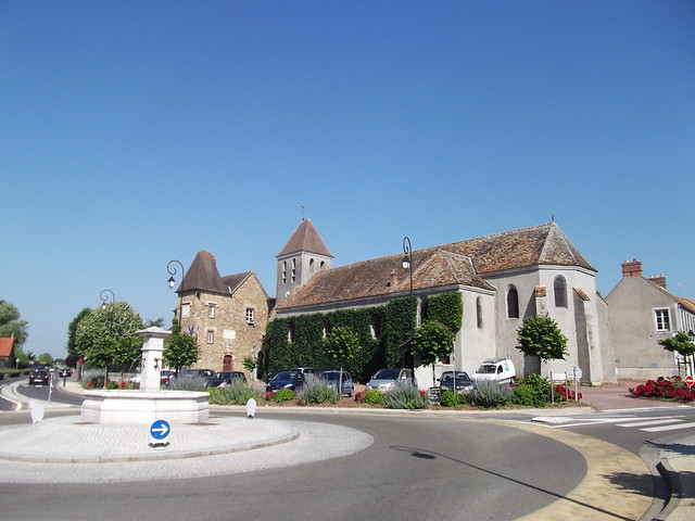 Place centrale de Fontenay-lès-Briis