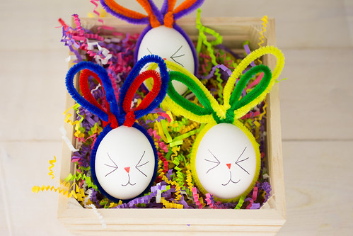 Easter Bunny Pipe Cleaner Eggs-10.jpg