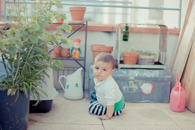 bébé sur terrasse