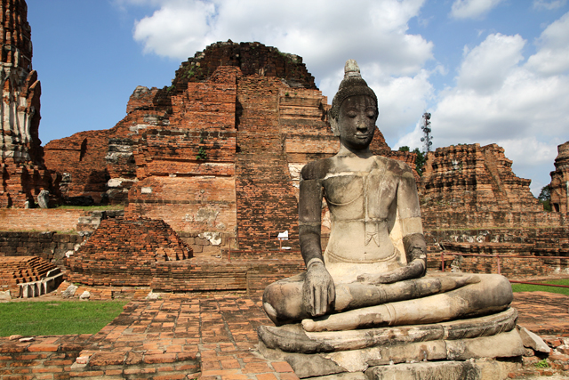 Wat Mahathat (วัดมหาธาตุ) in Ayutthaya, Thailand
