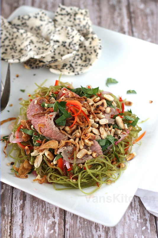 Vietnamese water spinach (Kangkong) salad, Gỏi (nộm) rau muống thịt bò