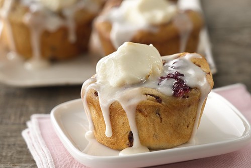 Creamy Fruit and Nut Cinnamon Roll Cups