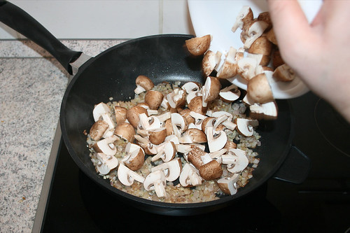 31 - Champignons dazu geben & Add mushrooms