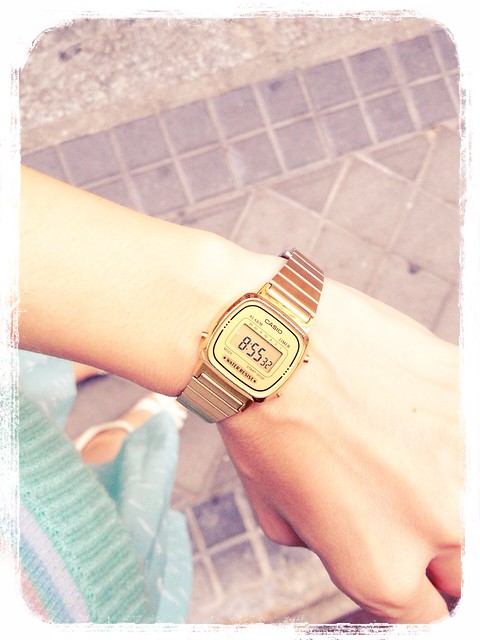 Reloj Casio dorado retro