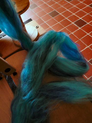 Turquoise_blue fibre in spin...