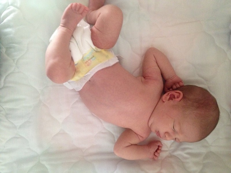 Eva recién nacida con pañal