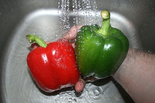 08 - Paprika waschen / Wash bell pepper