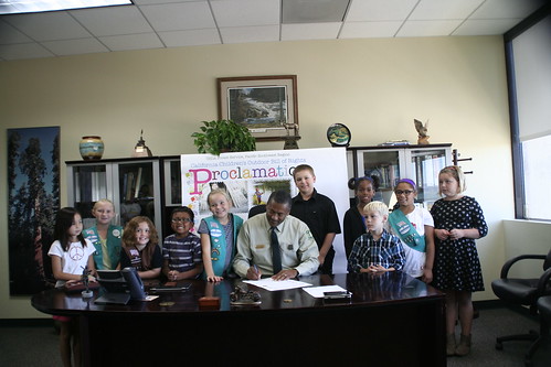 Children gather around Regional Forester Randy Moore’s desk as he signed a proclamation endorsing the California Children’s Outdoor Bill of Rights. The Pacific Southwest Region supports the Children’s Bill of Rights, which encourages children to experience outdoor activities. (U.S. Forest Service/Mario Chocooj)