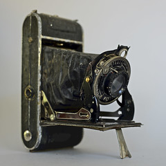 15—Folding camera 6x9 (120 film) by C-F-Foth & Co (Berlin) self erecting (Foth 27)
