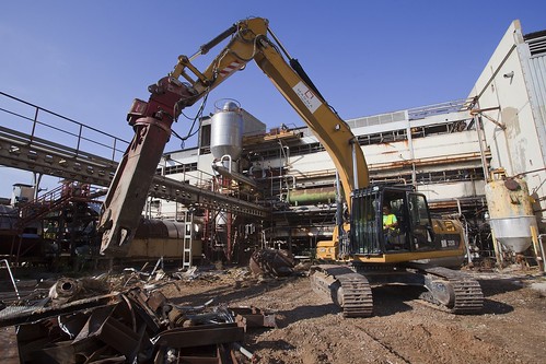 Dismantling work continues at the old Moyresa-Bunge facilities