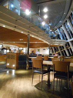 La cafétéria à l'intérieur du ferry DFDS