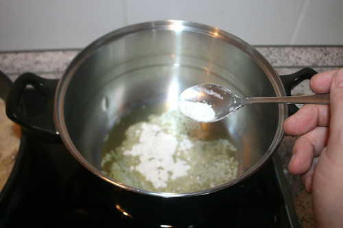 29 - Mehl einrühren / Add flour