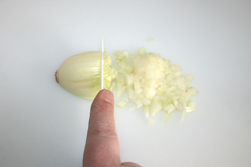 12 - Zwiebel würfeln / Dice onion