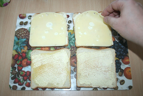 10 - Mit Käse belegen / Belay with cheese