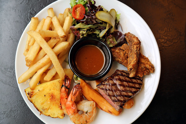 Merry Merry Mixed Grill (S$26.80)