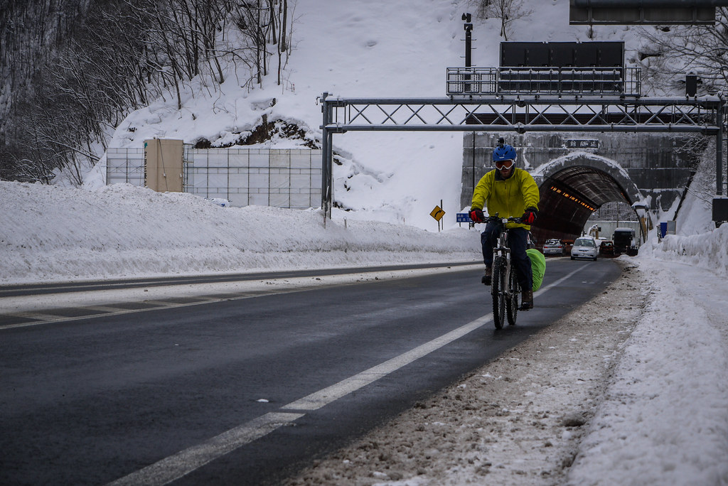 Cycling from Sapporo to Jozankei in the winter (Hokkaido, Japan)