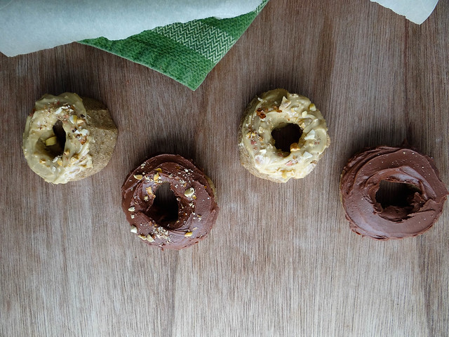 peanut butter donuts // chocolate pb frosted
