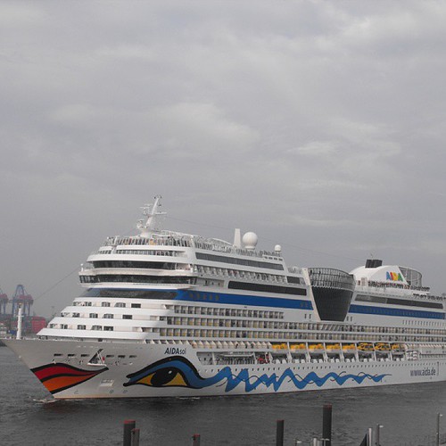 My day in Hamburg started off with docking of thr AIDAsol by chrisLgodden