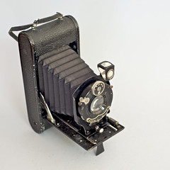 15—Folding camera 6x9 (120 film) by C-F-Foth & Co (Berlin) single pull external catch (Foth 18)