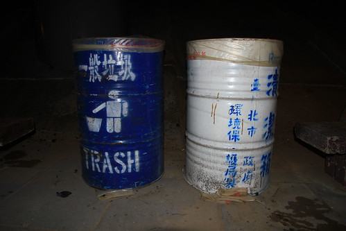 2013中秋台北市在烤肉點放大垃圾桶-201309200216-賴鵬智攝