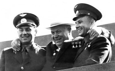 Titov,_Khruschev,_Gagarin_1961