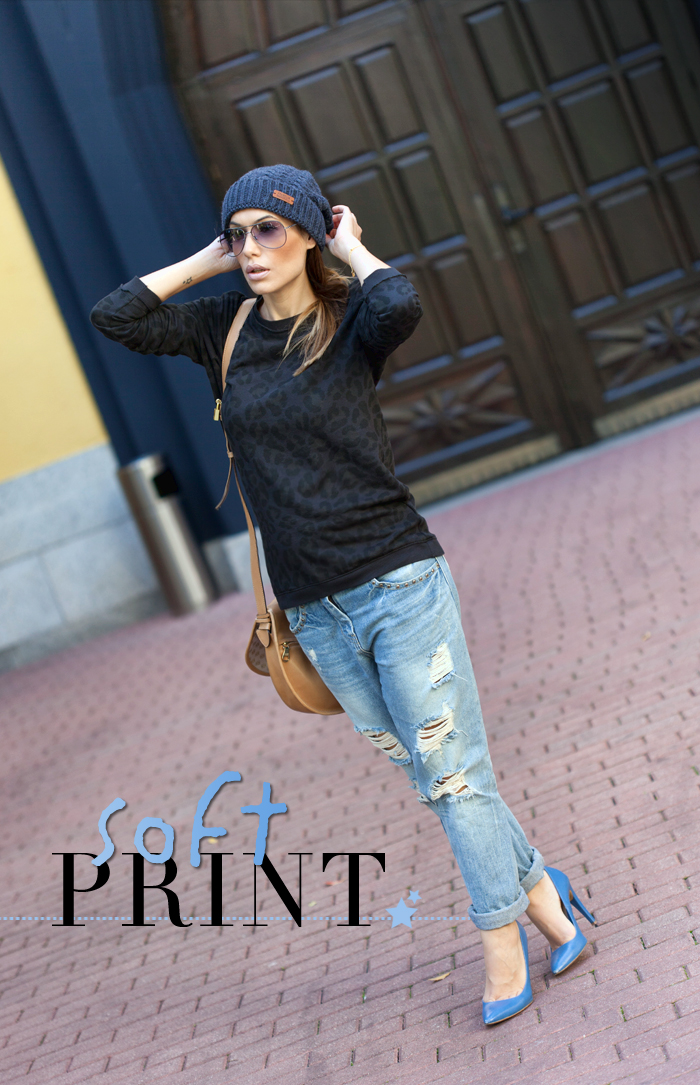 street style barbara crespo soft print cardigan beanie outfit fashion blogger