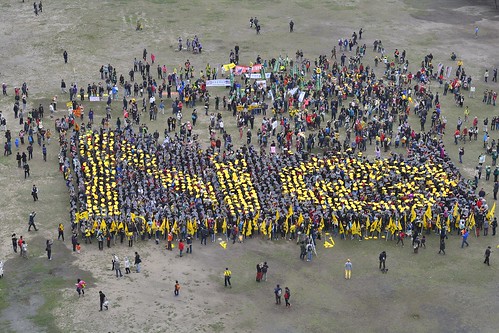 1800名志工排出拒絕核電的字樣，並由直升機空中拍攝。圖片提供：中台灣廢核行動聯盟攝影組志工