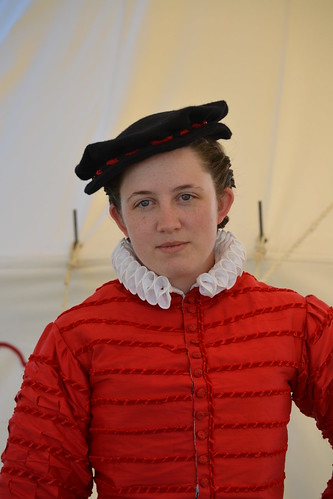 16th century Italian male outfit, including ruff, on Morgandonner.com.