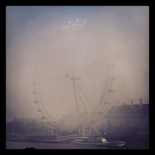 Funny what a filter can do to London. This makes it look all olde worlde.