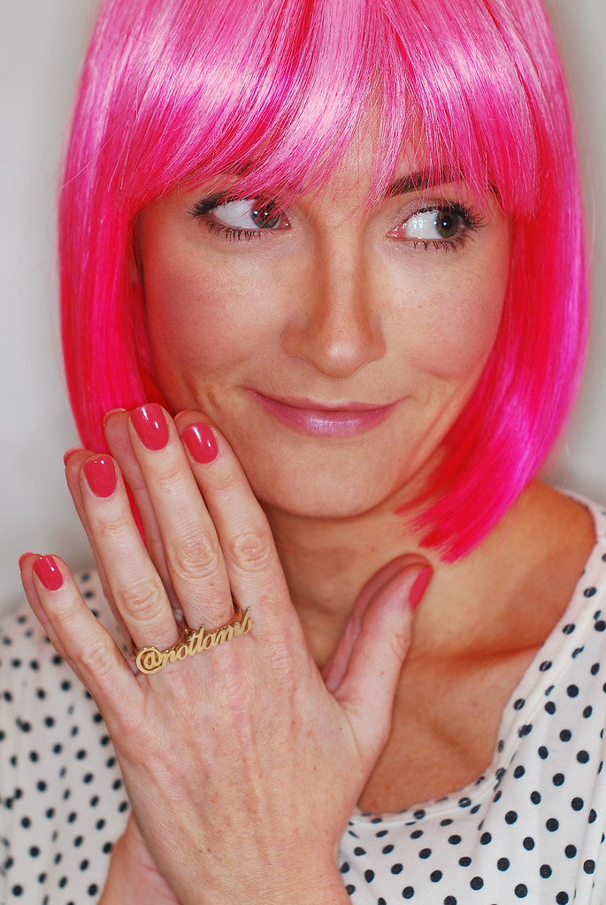 Pink wig, polka dots & personalised Twitter name ring - oNecklace.com