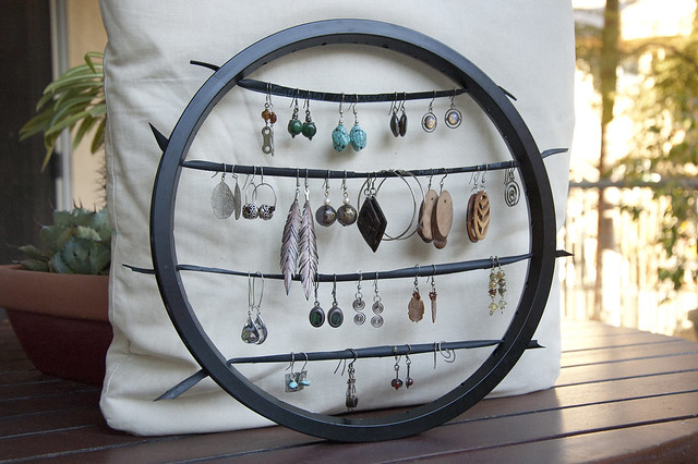 bike wheel earring rack