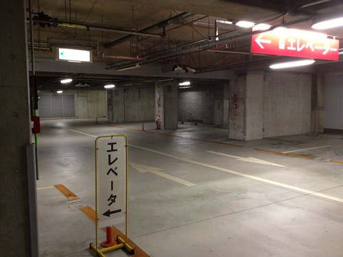 かるぽーと地下駐車場 by haruhiko_iyota 