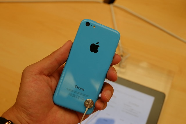 「東京銀座」Apple Store連線報導：店內開箱iPhone 5S＋5C @強生與小吠的Hyper人蔘~