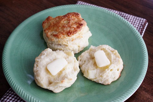 apple-buttermilk-biscuits