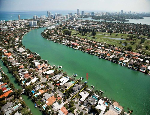 1640 Daytonia Road - Miami Beach